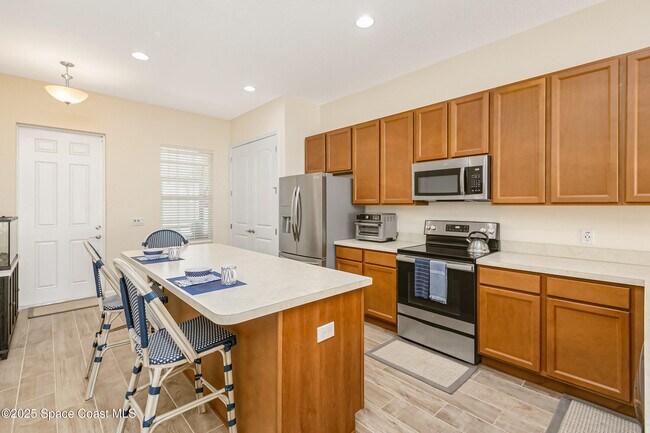 Building Photo - 724 Carlsbad Dr