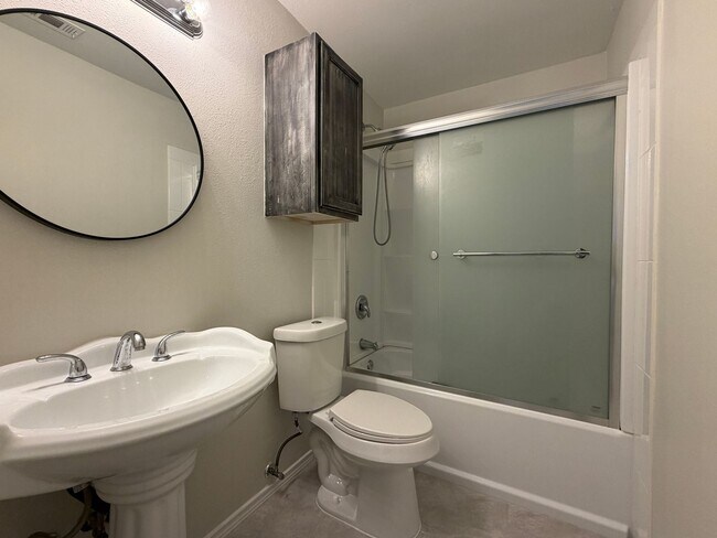 Building Photo - 3/2 in Del Valle