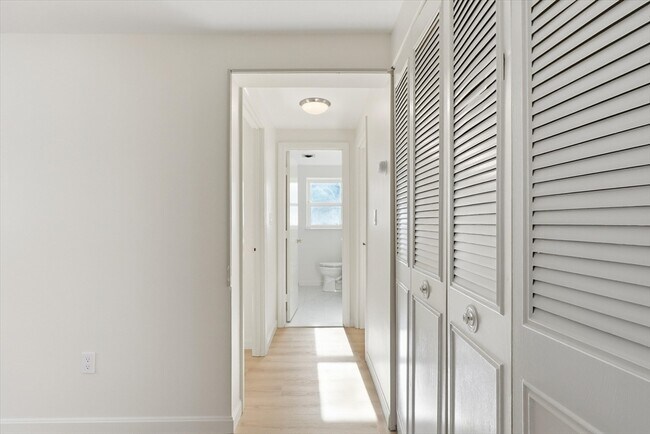 Building Photo - 237 Main St