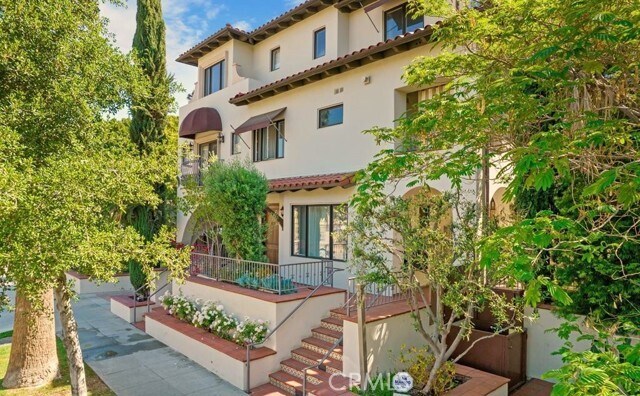 Building Photo - 108 S El Molino Ave