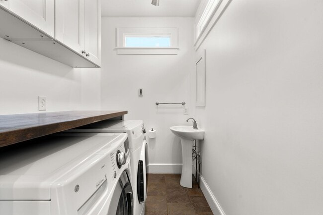 Building Photo - 3 Bed 2.5 Bath - Takoma Park Craftsman - Spacious Rear Deck