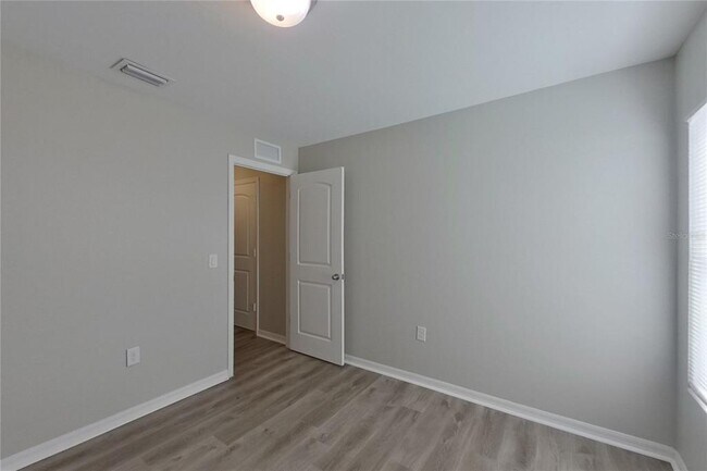 Building Photo - 315 NE 25th Terrace