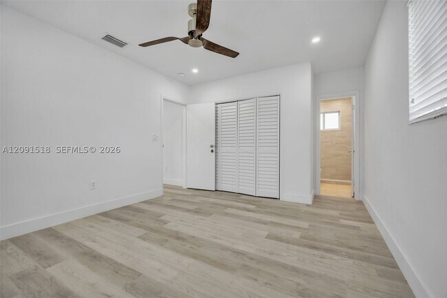 Building Photo - 1401 NE 152nd St