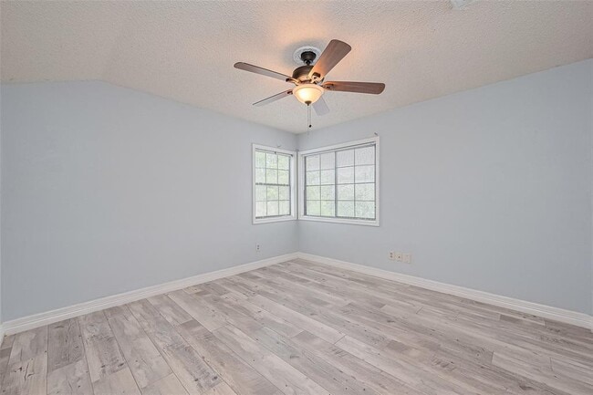 Building Photo - 2115 Streamcrest Ln