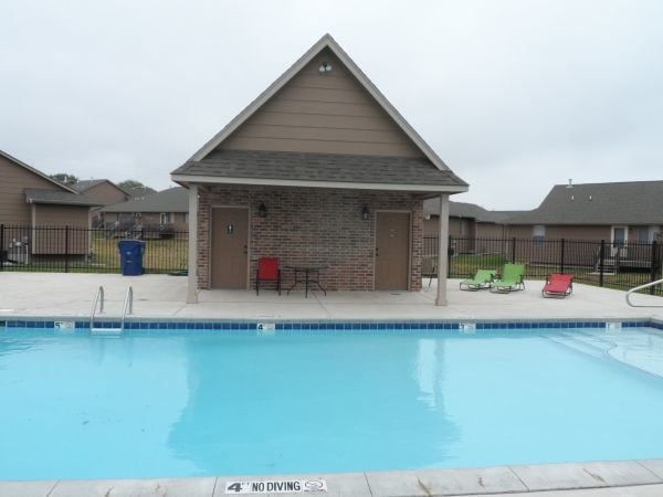 Building Photo - 415 Aaron Dr