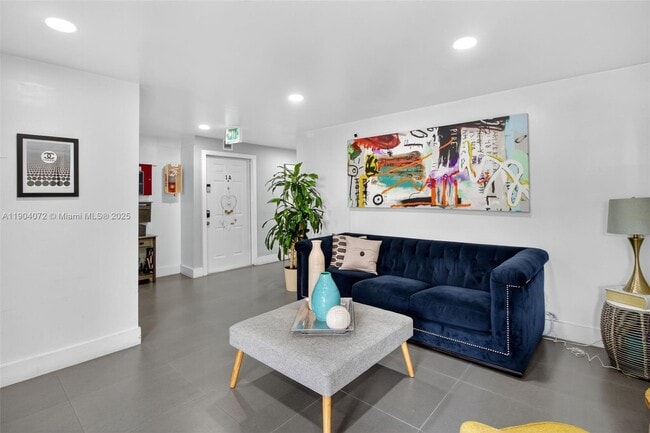 Building Photo - 500 NE 26th St