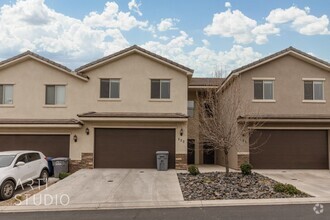 Building Photo - Beautiful 4 bedroom Townhouse In Washington