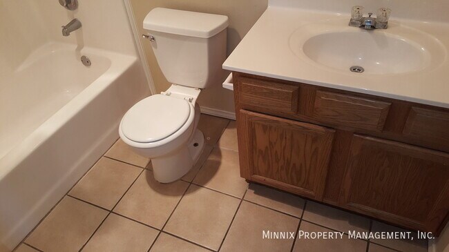 Building Photo - 515 N Kline Ave