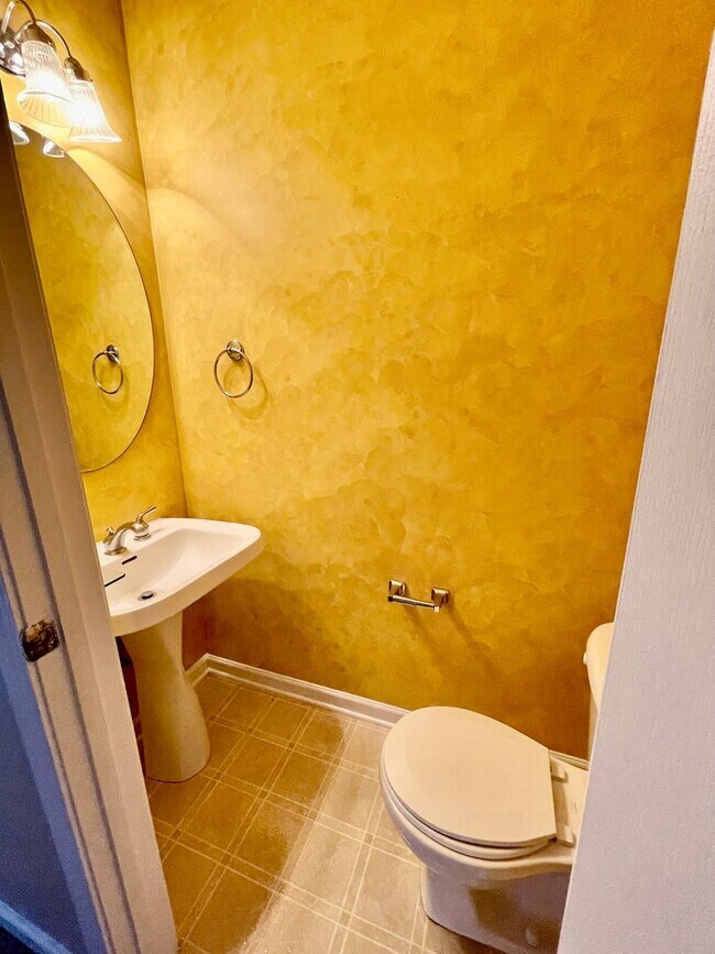 Building Photo - 5308 Jocelyn Ln