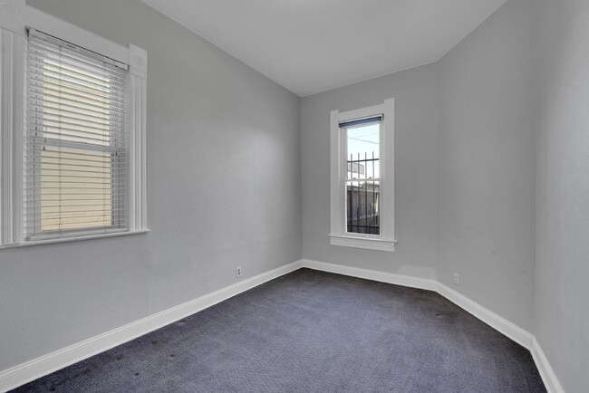 Building Photo - $2,495, 2-bed, 1-bath Victorian in the hea...