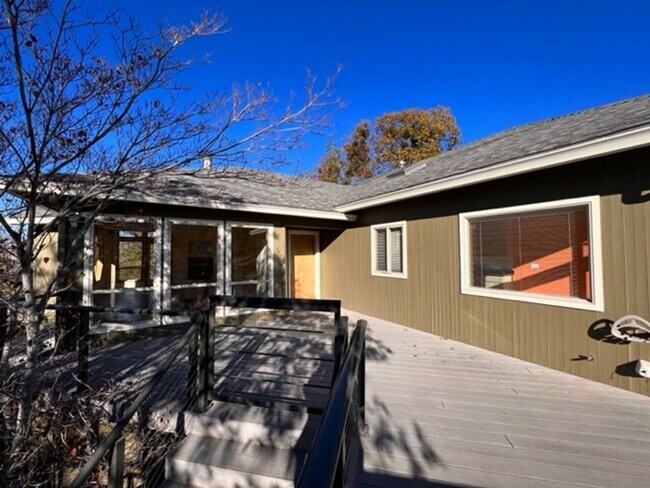 Building Photo - STUNNING VIEWS from this 3 bedroom, 2 bath home | Available February