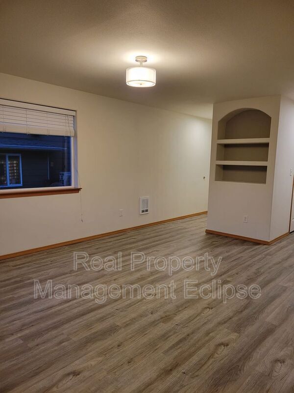 Building Photo - 1108 73rd Dr SE