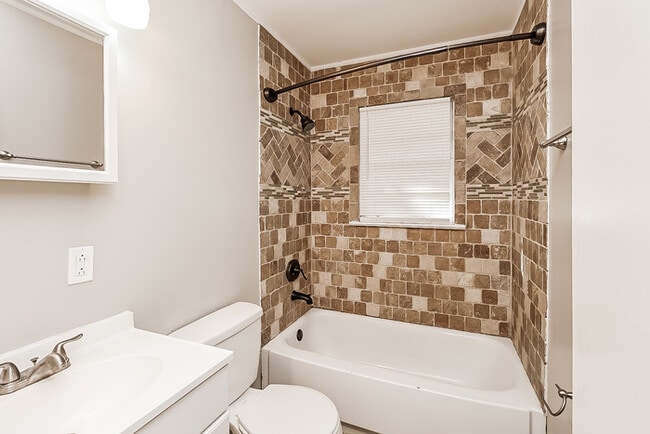 Building Photo - 1408 29th Ave