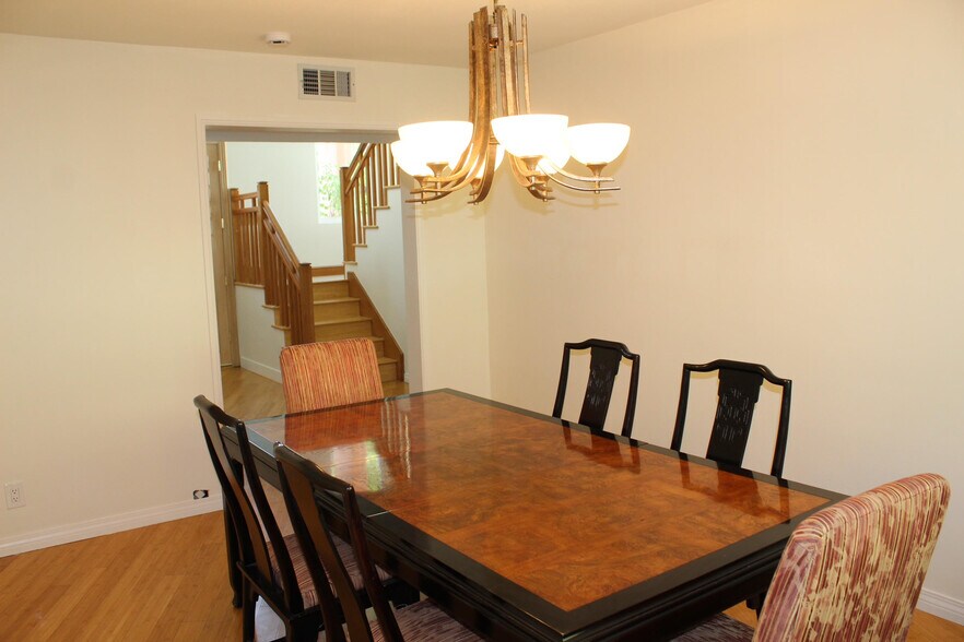 Building Photo - 4400 Portico Pl