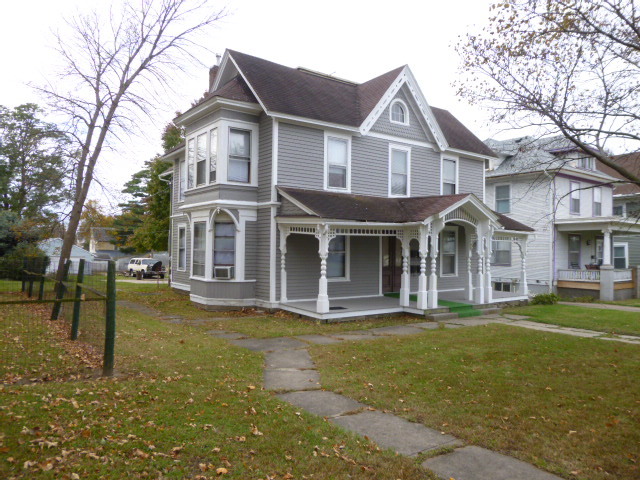 Building Photo - 909 Franklin St