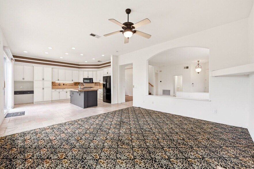 Building Photo - 5643 Willowmere Ln