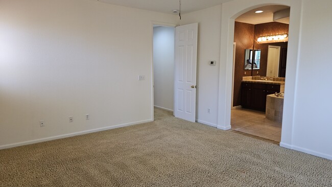 Building Photo - 5012 Crest Dr