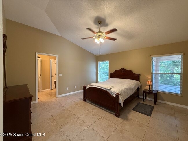 Building Photo - 1634 Sun Gazer Dr