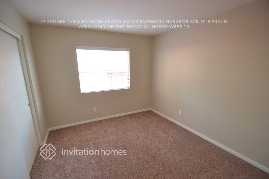 Building Photo - 15128 Versailles St