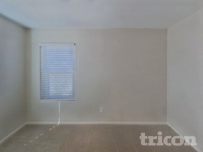 Building Photo - 43738 Elm Dr