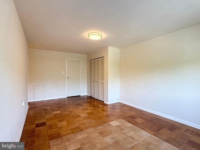 Building Photo - 10201 Grosvenor Pl