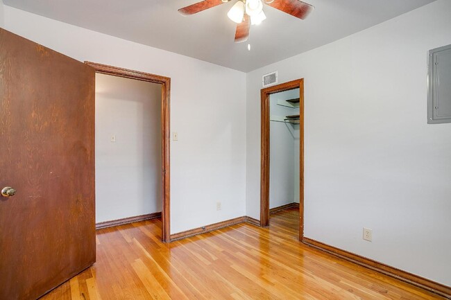 Building Photo - Charming 2 bed, 1 bath unit in historic ne...