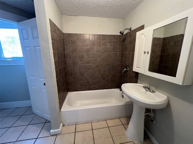 Building Photo - 1724 Avenue N 1/2 Rear