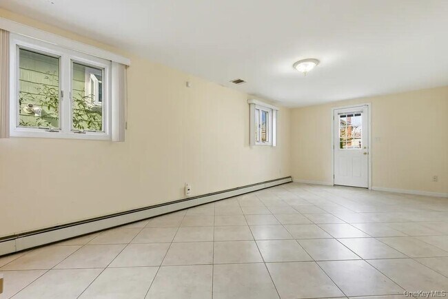 Building Photo - 11 7th St