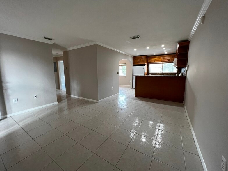 Building Photo - 351 NW 82nd Ave