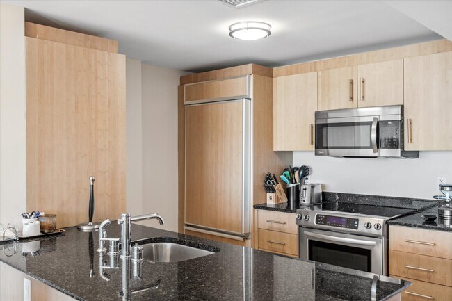 Building Photo - 10275 Collins Ave