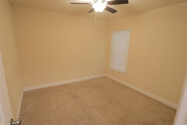 Building Photo - 2112 SE Holland St