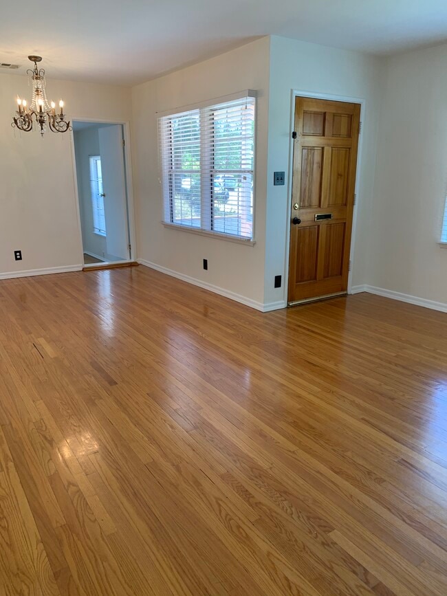 Building Photo - 10760 Russett Ave