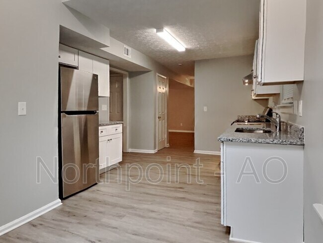 Building Photo - 5761 Western Hills Dr