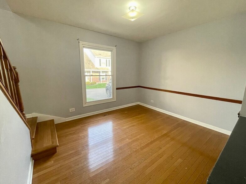 Building Photo - 2670 College Hill Cir