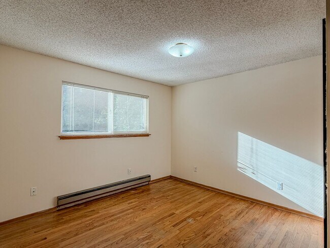 Building Photo - 3221340