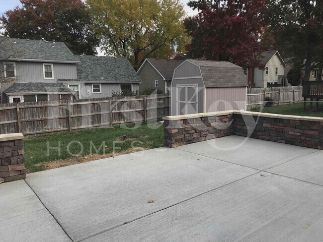 Building Photo - 14805 S Wyandotte Dr