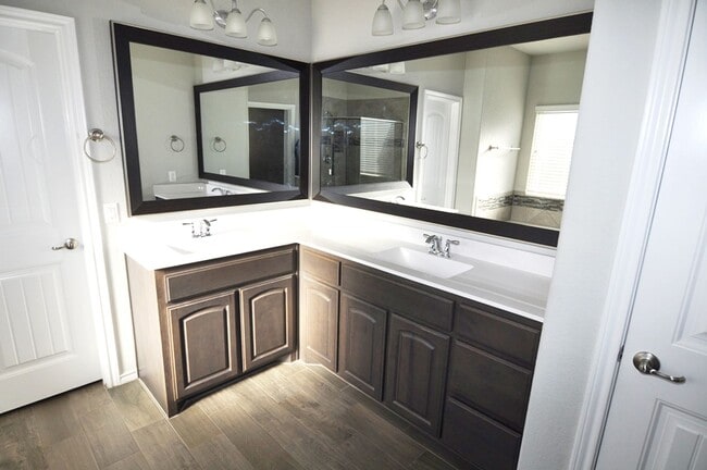 Building Photo - Amazing 4-3.5-2 in North Fort Worth!