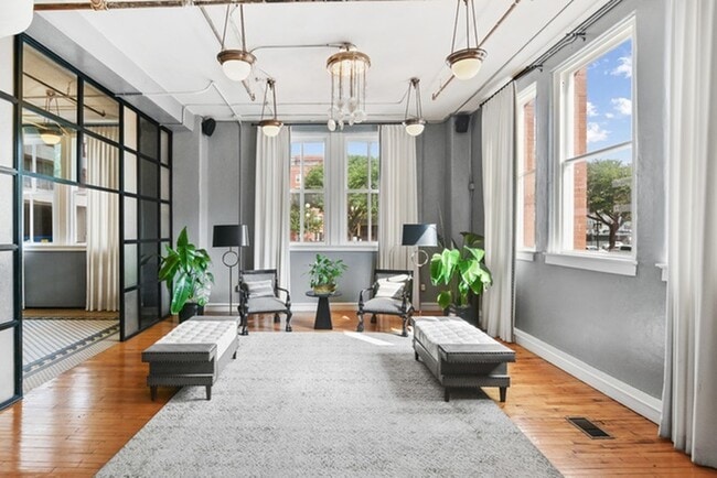 Building Photo - South Side on Lamar