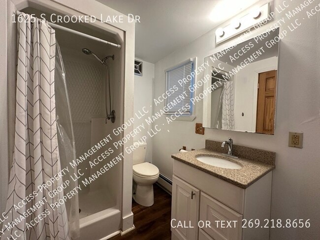 Building Photo - 1625 S Crooked Lake Dr