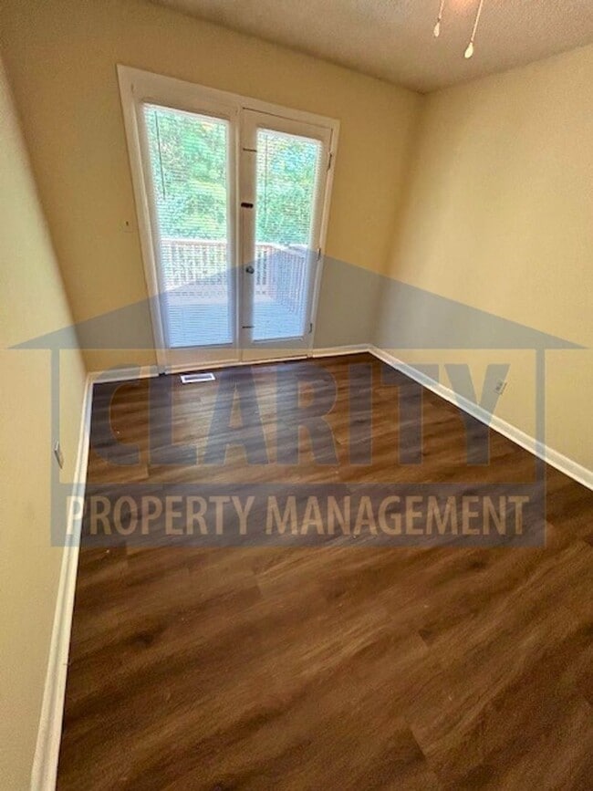 Building Photo - Two bedroom apt near Cleveland State!