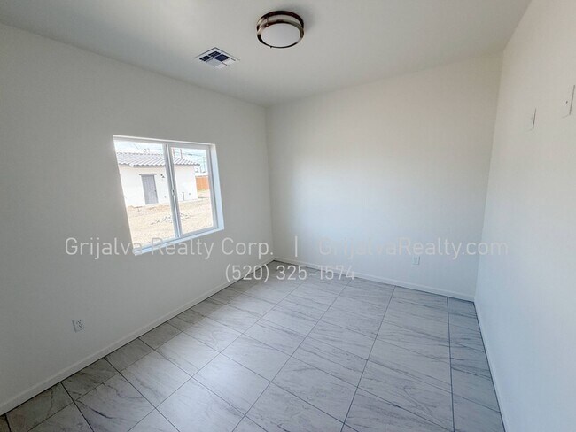 Building Photo - 4519 S 7th Ave