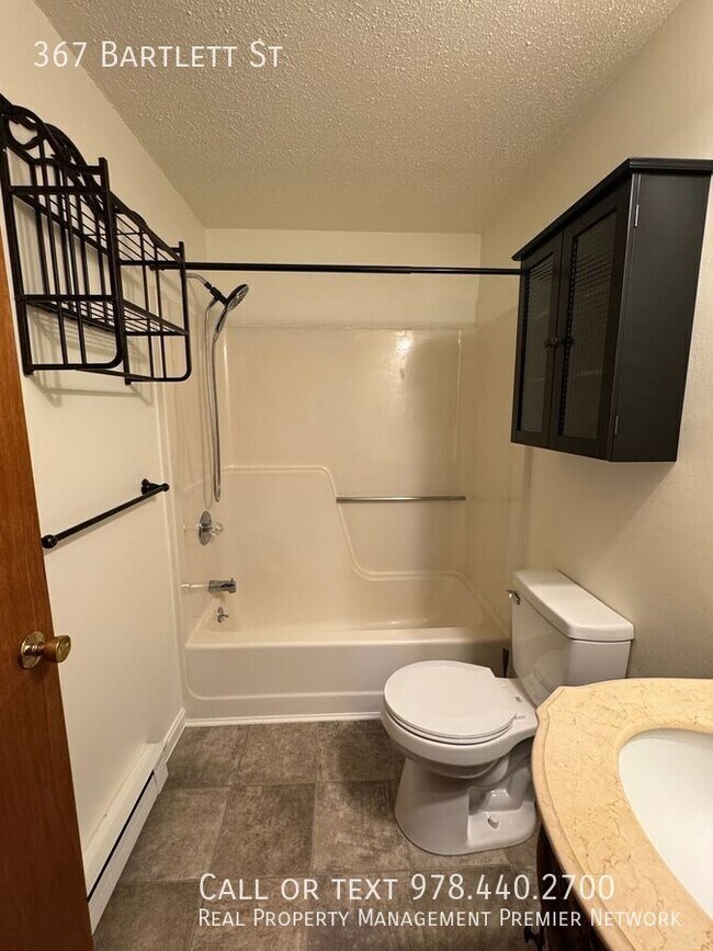 Building Photo - 367 Bartlett St