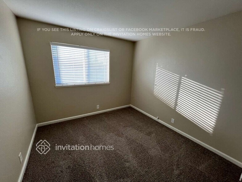 Building Photo - 529 Oakborough Ave