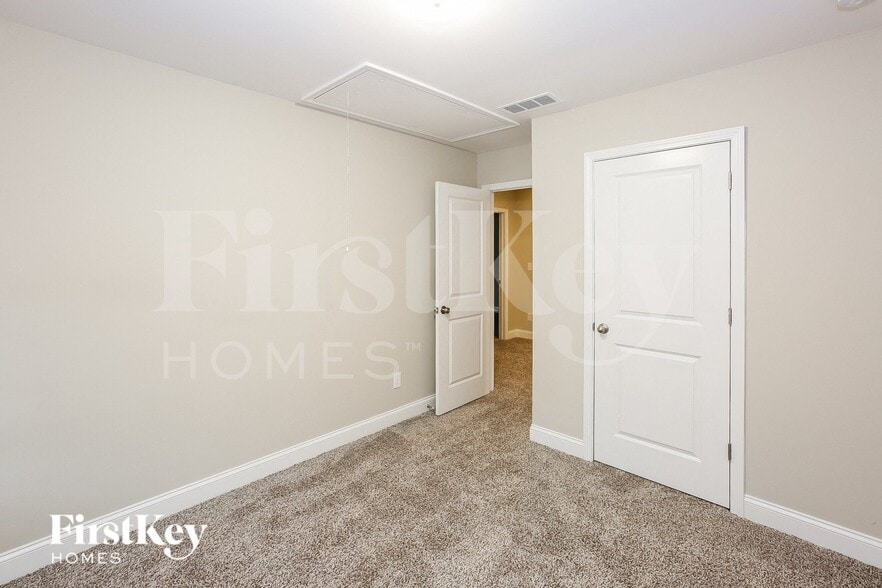 Building Photo - 9337 Sloan Forest Dr