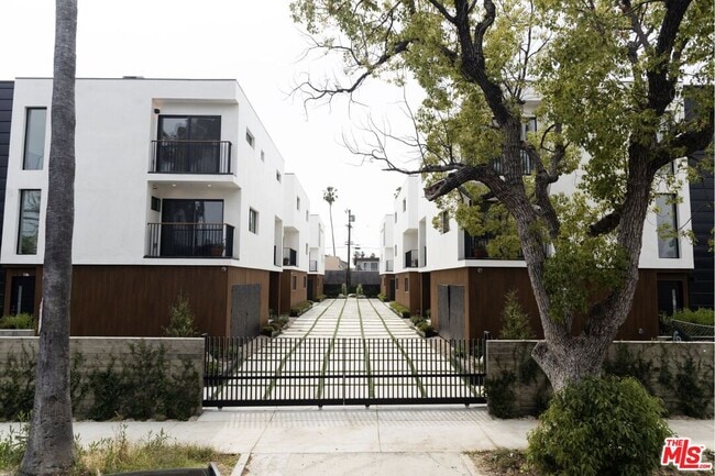 Building Photo - 623 Mariposa Ave