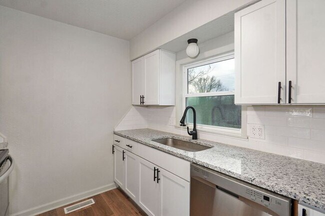 Building Photo - 1717 N 16th St