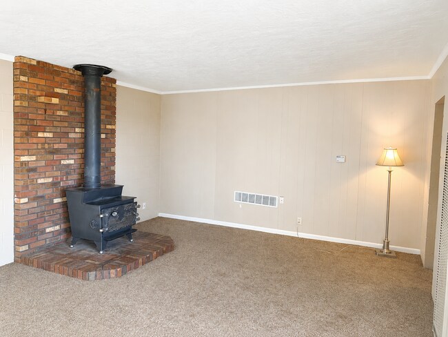 Building Photo - 557 N 400 E
