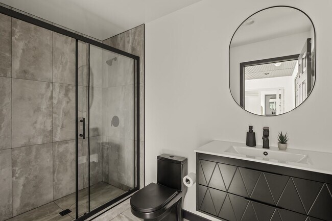 Building Photo - A 5 bedroom, 4 bathroom Fully Furnished Apartment at 1515 1/2 Selby Ave.