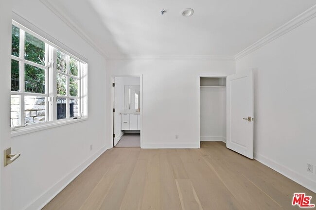 Building Photo - 2387 Stratford Cir