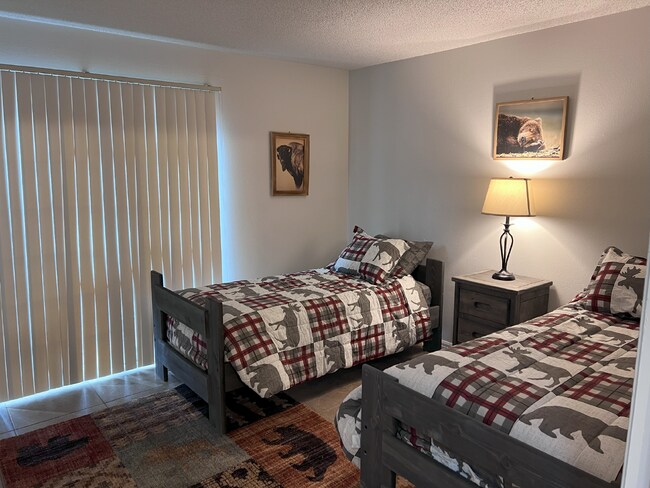 Building Photo - FULLY FURNISHED + ALL UTILITIES INCLUDED!